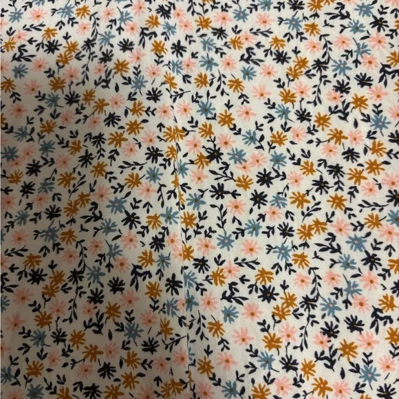 Old Navy Multicolor Floral V-Neck Top - Picture 3 of 3
